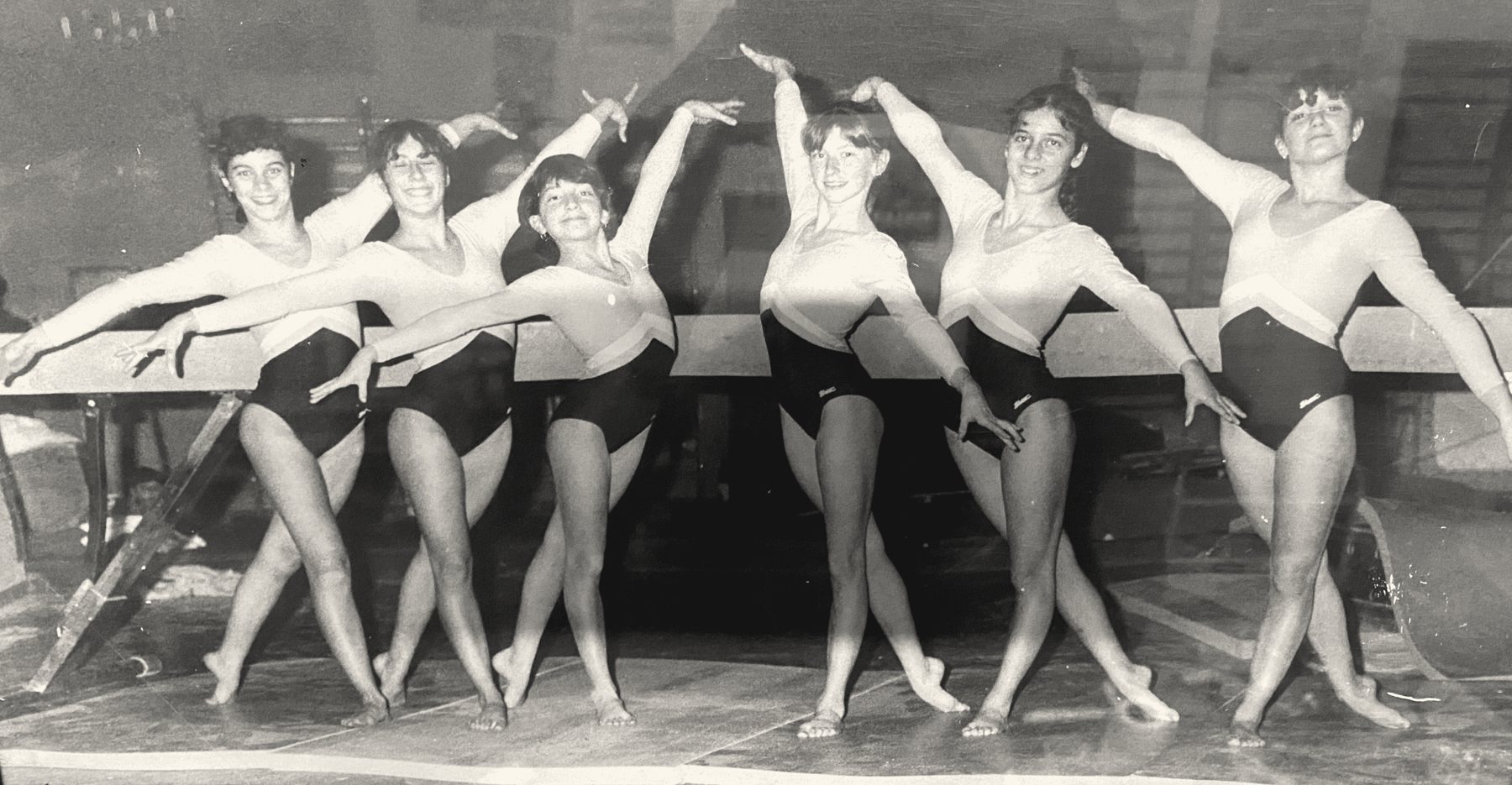 Photo d’archives : une équipe de gymnastes en justaucorps Startner